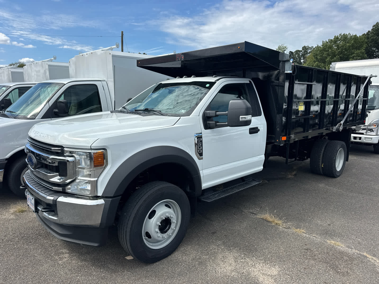 2022 Ford F-600 Super Duty Chassis Cab XL