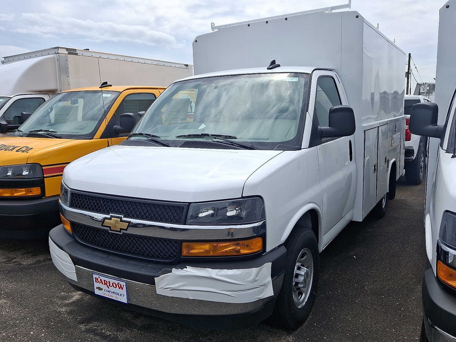 2025 Chevrolet Express Cutaway 3500 1WT