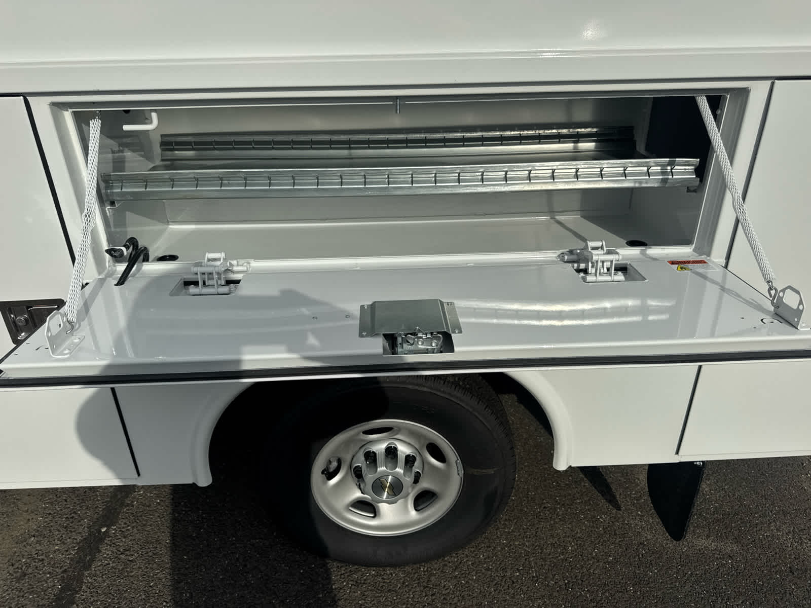 2026 Chevrolet Express Cutaway 3500 1WT