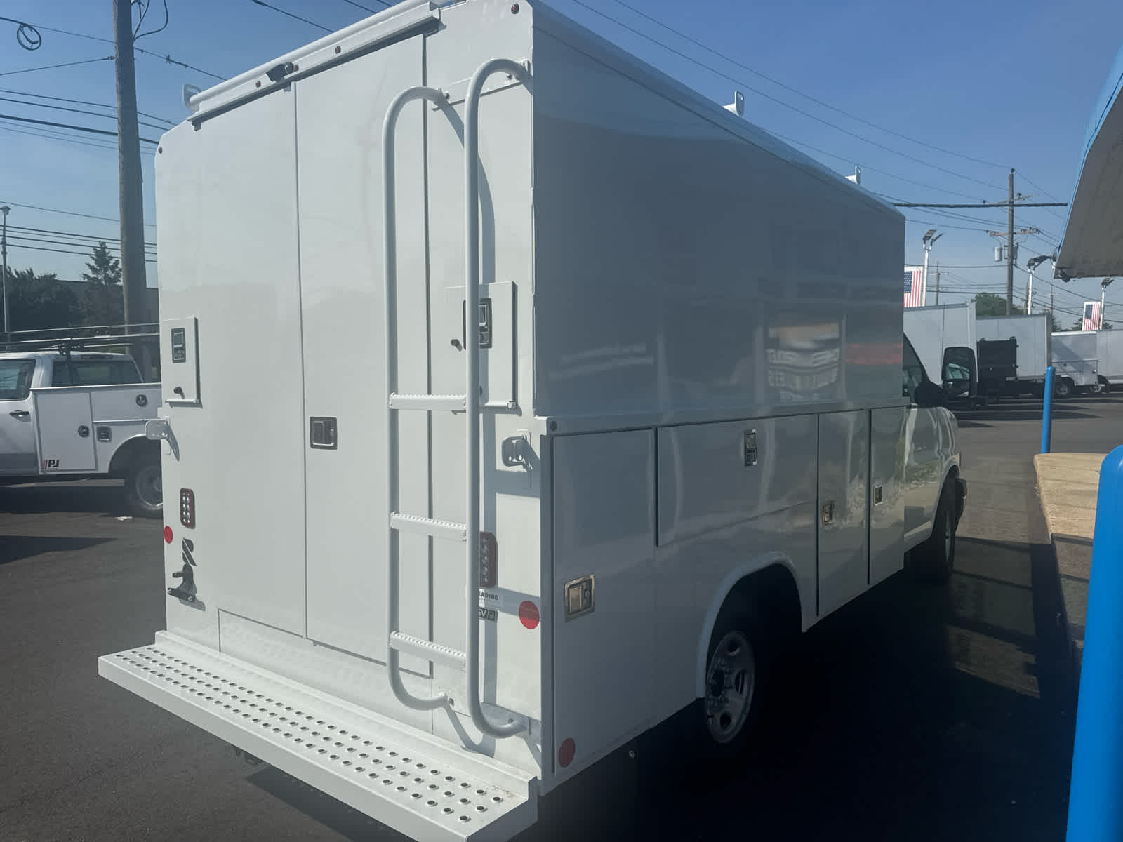 2026 Chevrolet Express Cutaway 3500 1WT