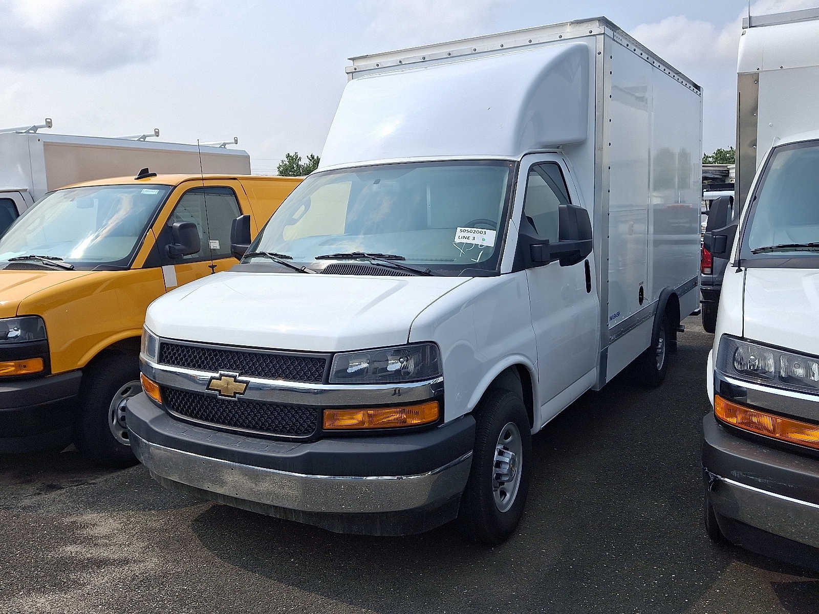 2024 Chevrolet Express Cutaway 3500 1WT