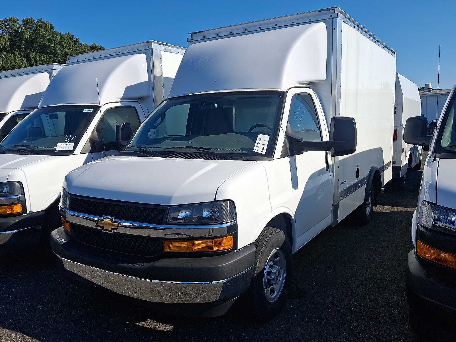 2025 Chevrolet Express Cutaway 3500 1WT
