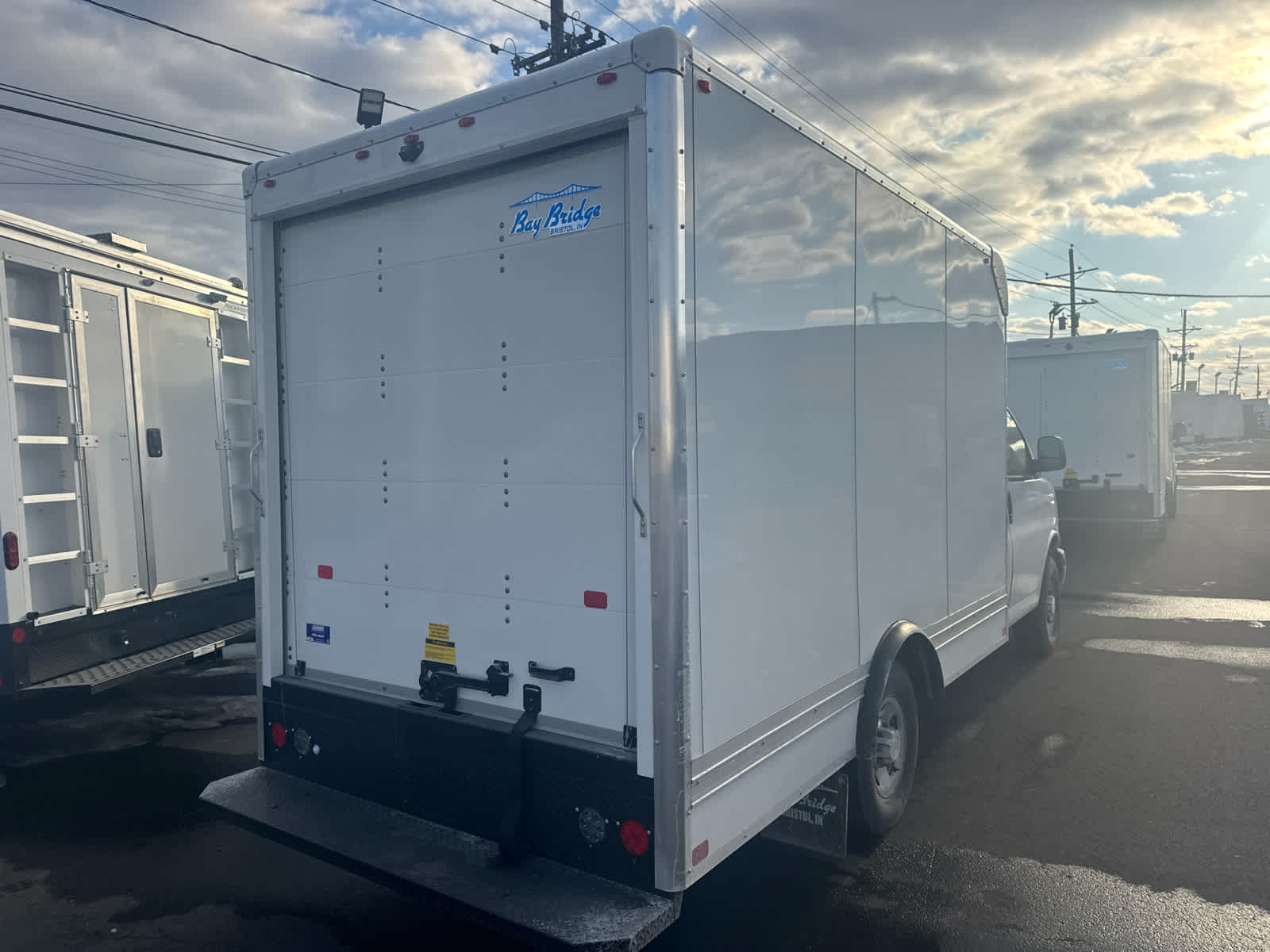 2025 Chevrolet Express Cutaway 3500 1WT