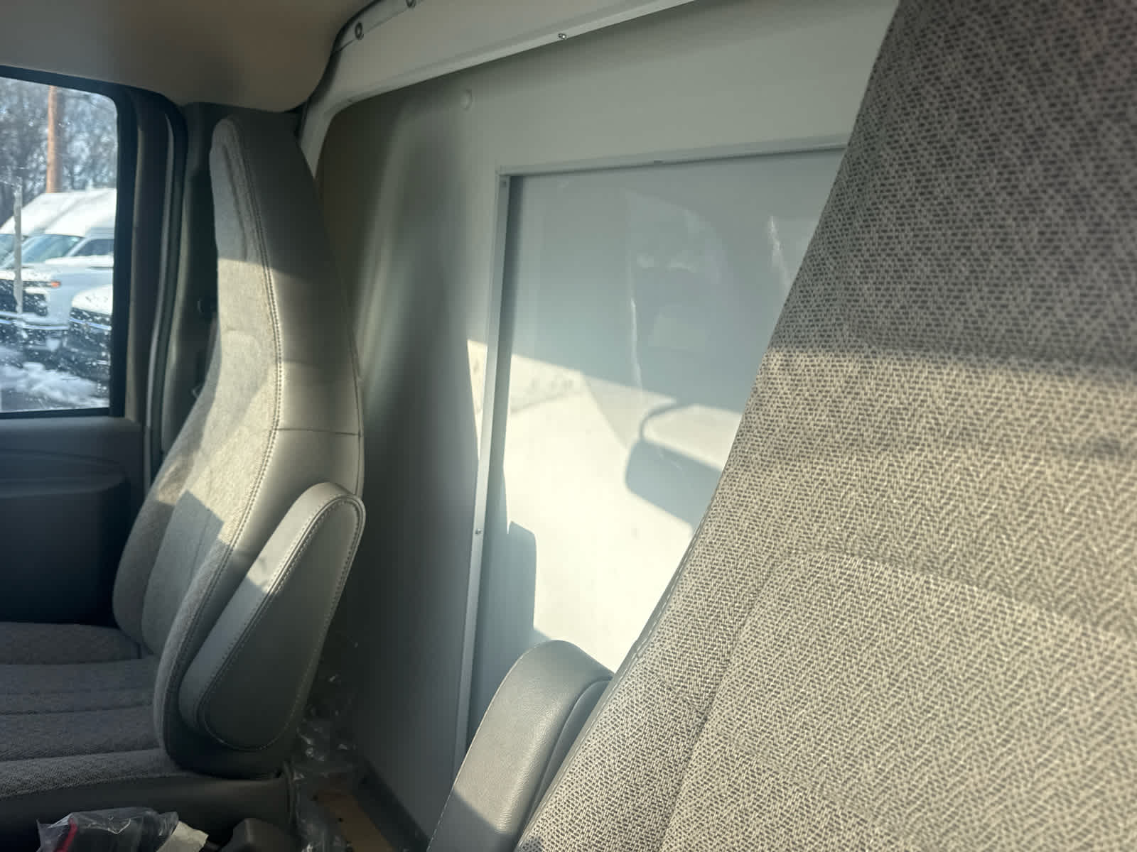 2025 Chevrolet Express Cutaway 3500 1WT