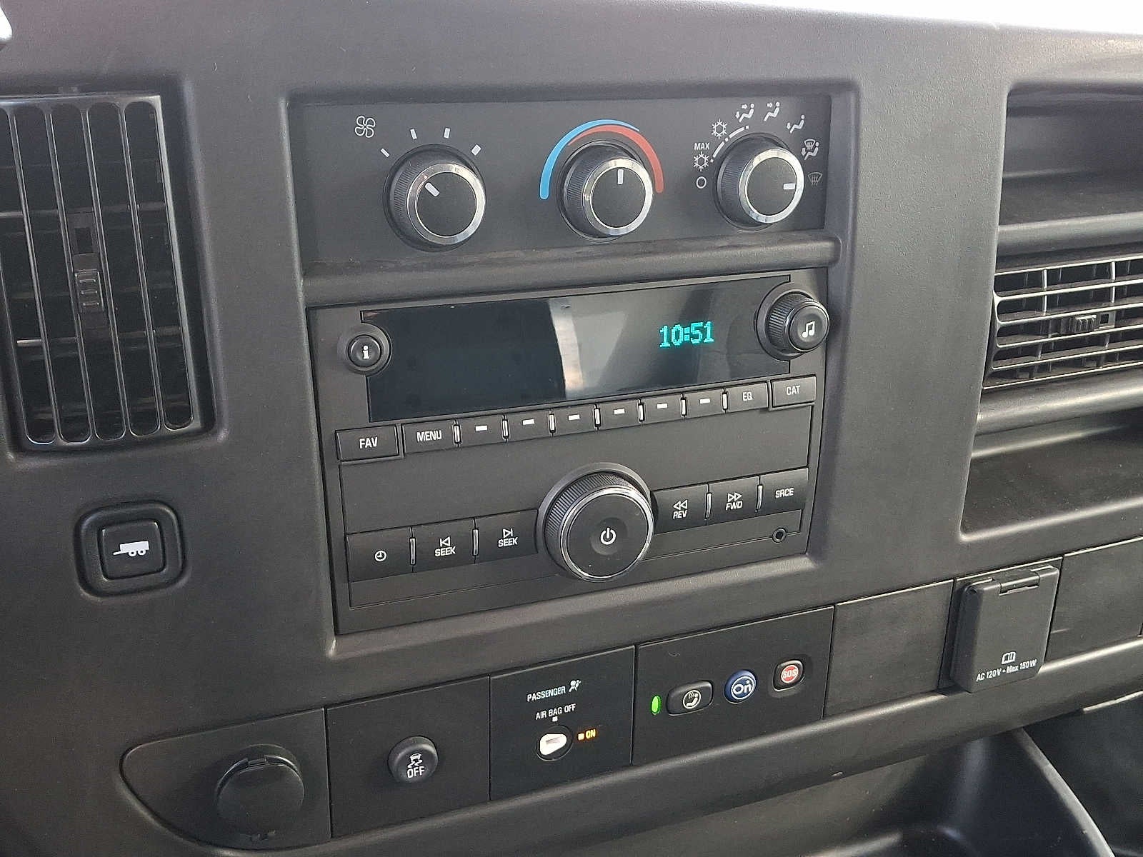 2024 Chevrolet Express Cutaway 3500 1WT