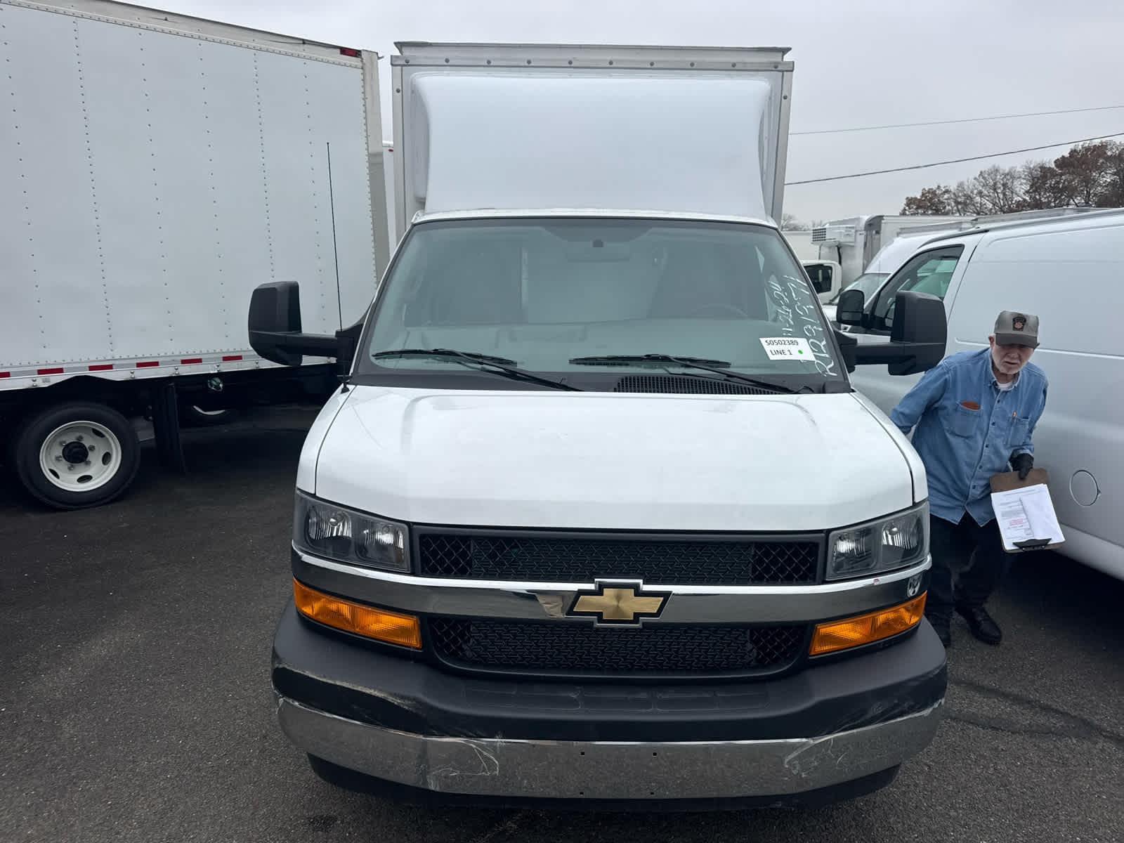 2024 Chevrolet Express Cutaway 3500 1WT