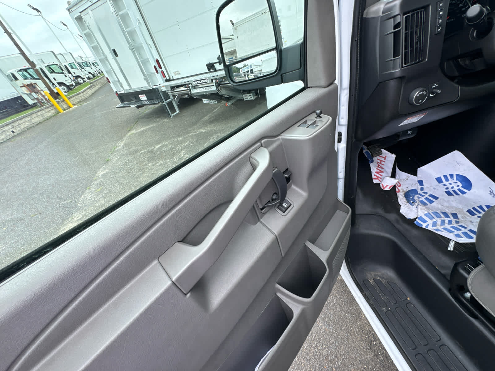 2026 Chevrolet Express Cutaway 3500 1WT
