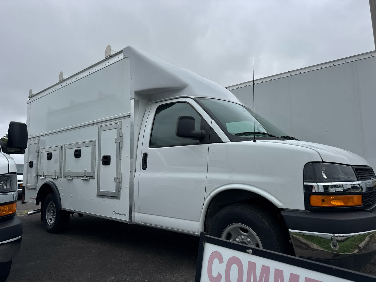 2026 Chevrolet Express Cutaway 3500 1WT