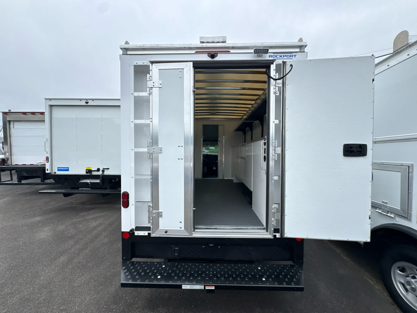 2026 Chevrolet Express Cutaway 3500 1WT