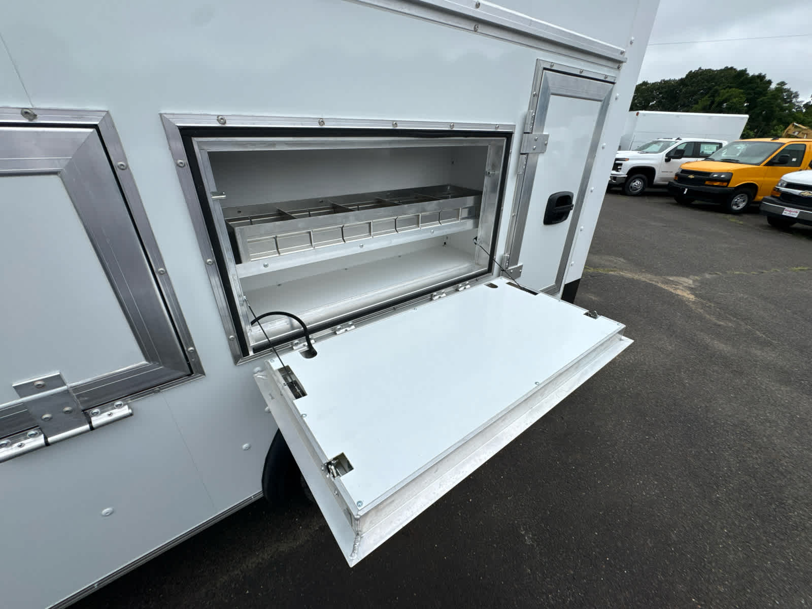 2026 Chevrolet Express Cutaway 3500 1WT