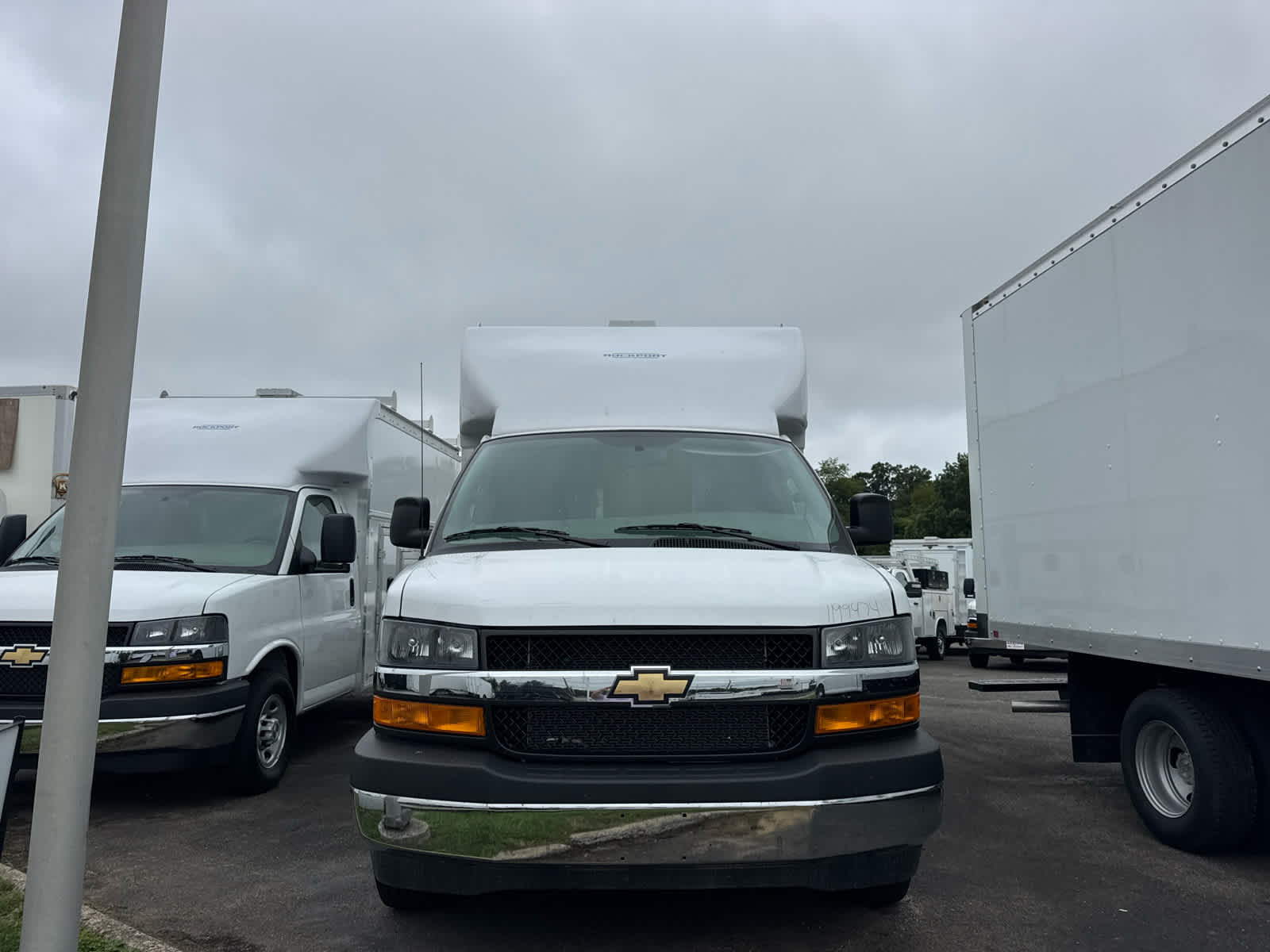 2026 Chevrolet Express Cutaway 3500 1WT