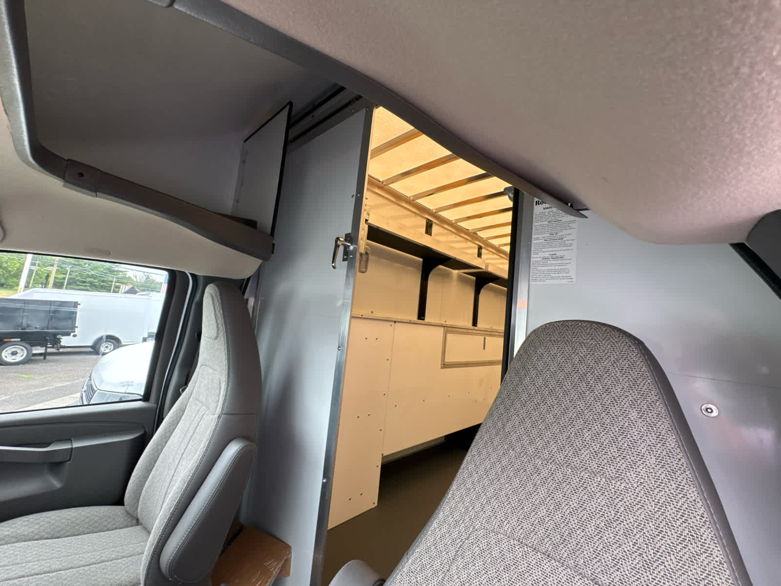 2026 Chevrolet Express Cutaway 3500 1WT