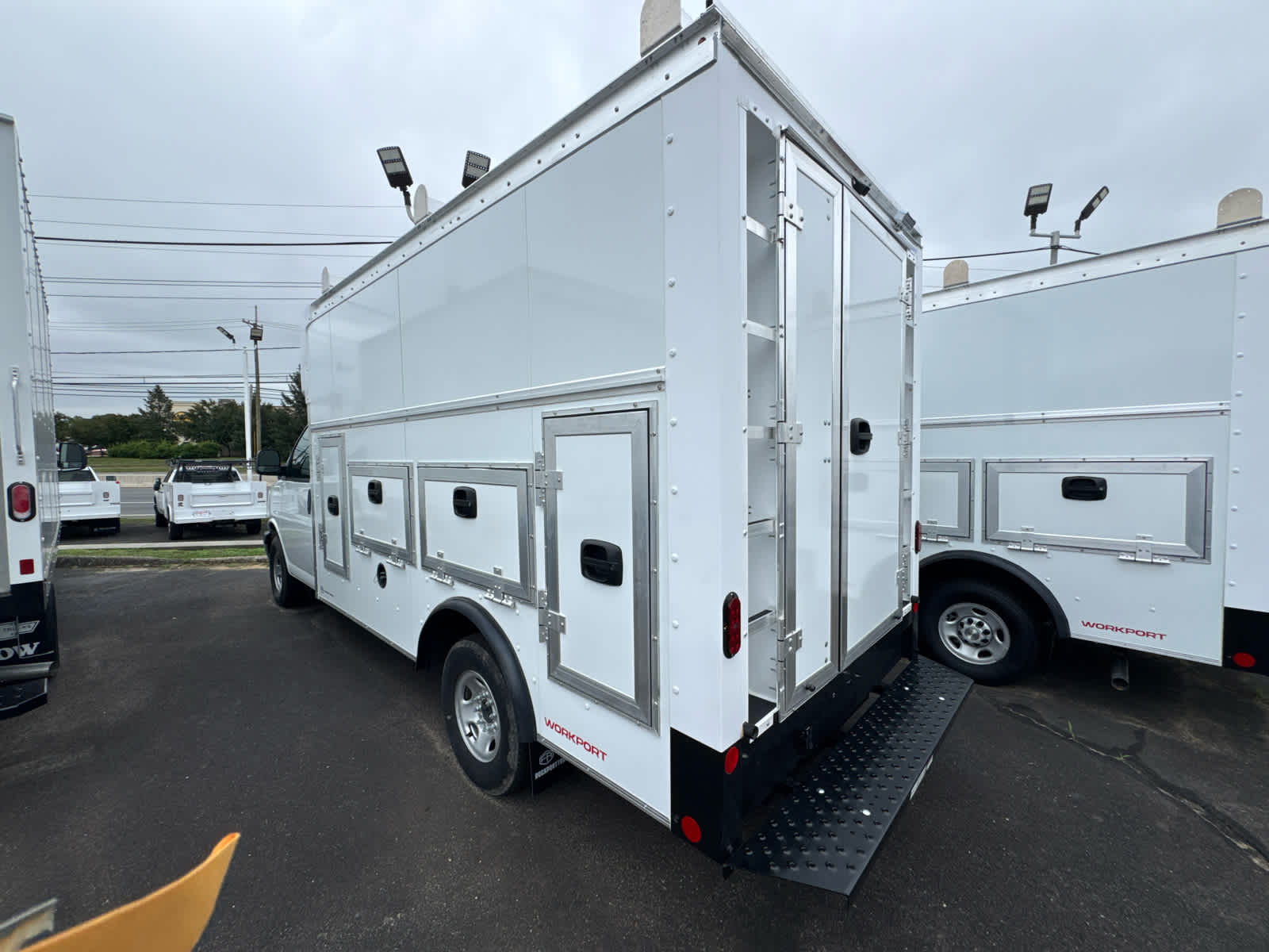 2026 Chevrolet Express Cutaway 3500 1WT