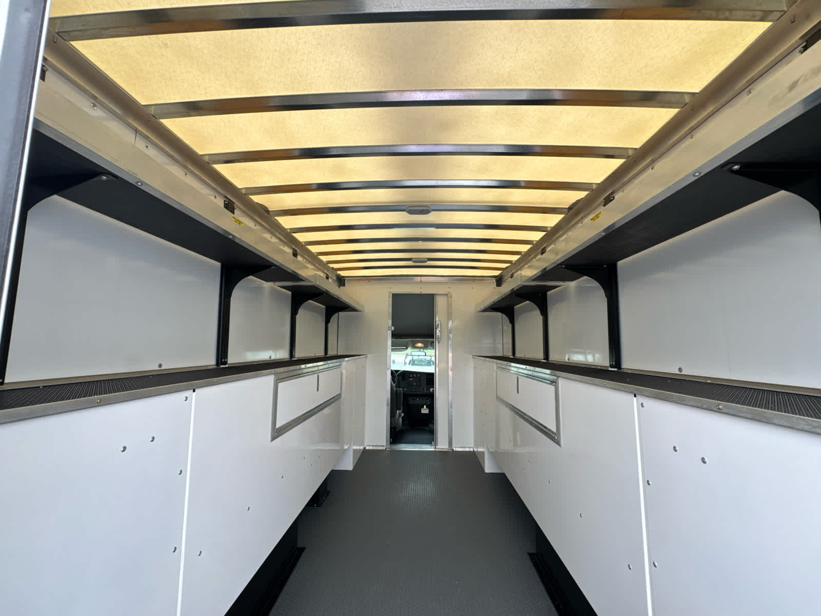 2026 Chevrolet Express Cutaway 3500 1WT
