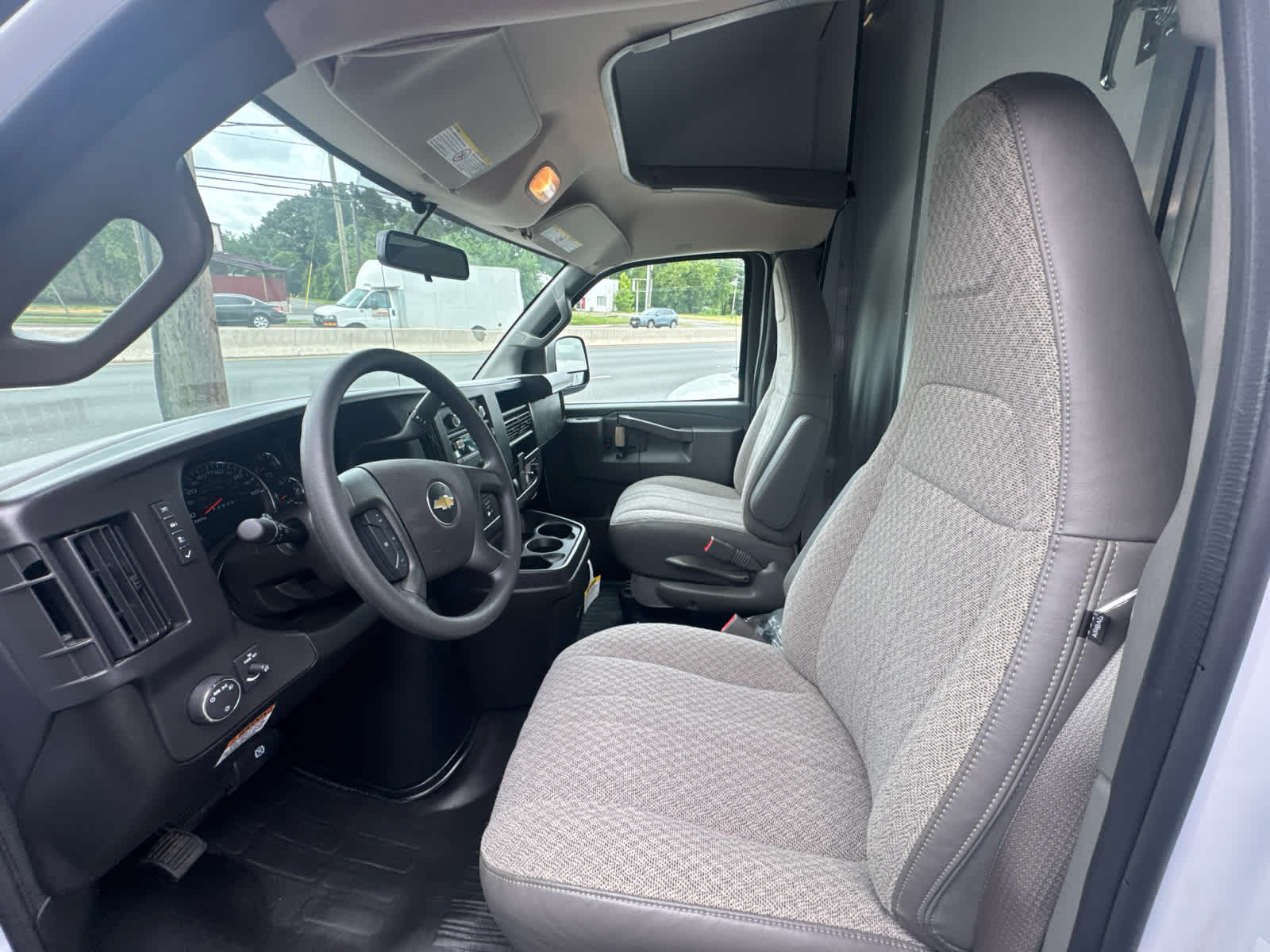 2026 Chevrolet Express Cutaway 3500 1WT