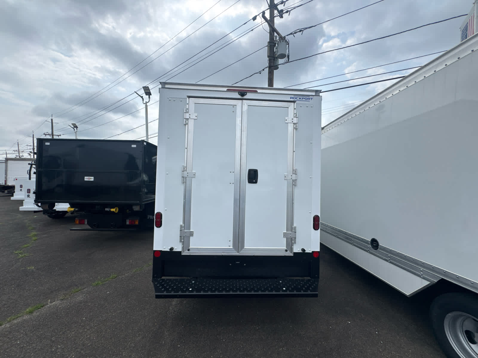 2026 Chevrolet Express Cutaway 3500 1WT