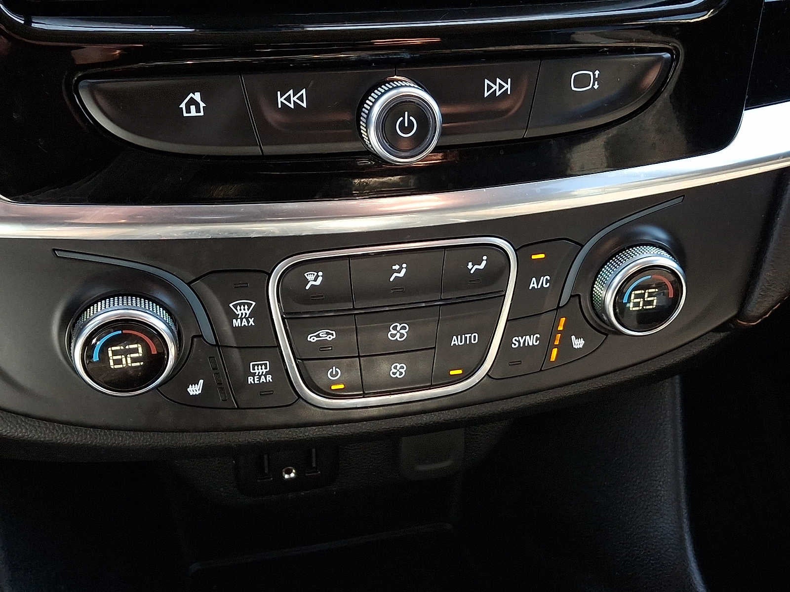2020 Chevrolet Traverse LT Cloth