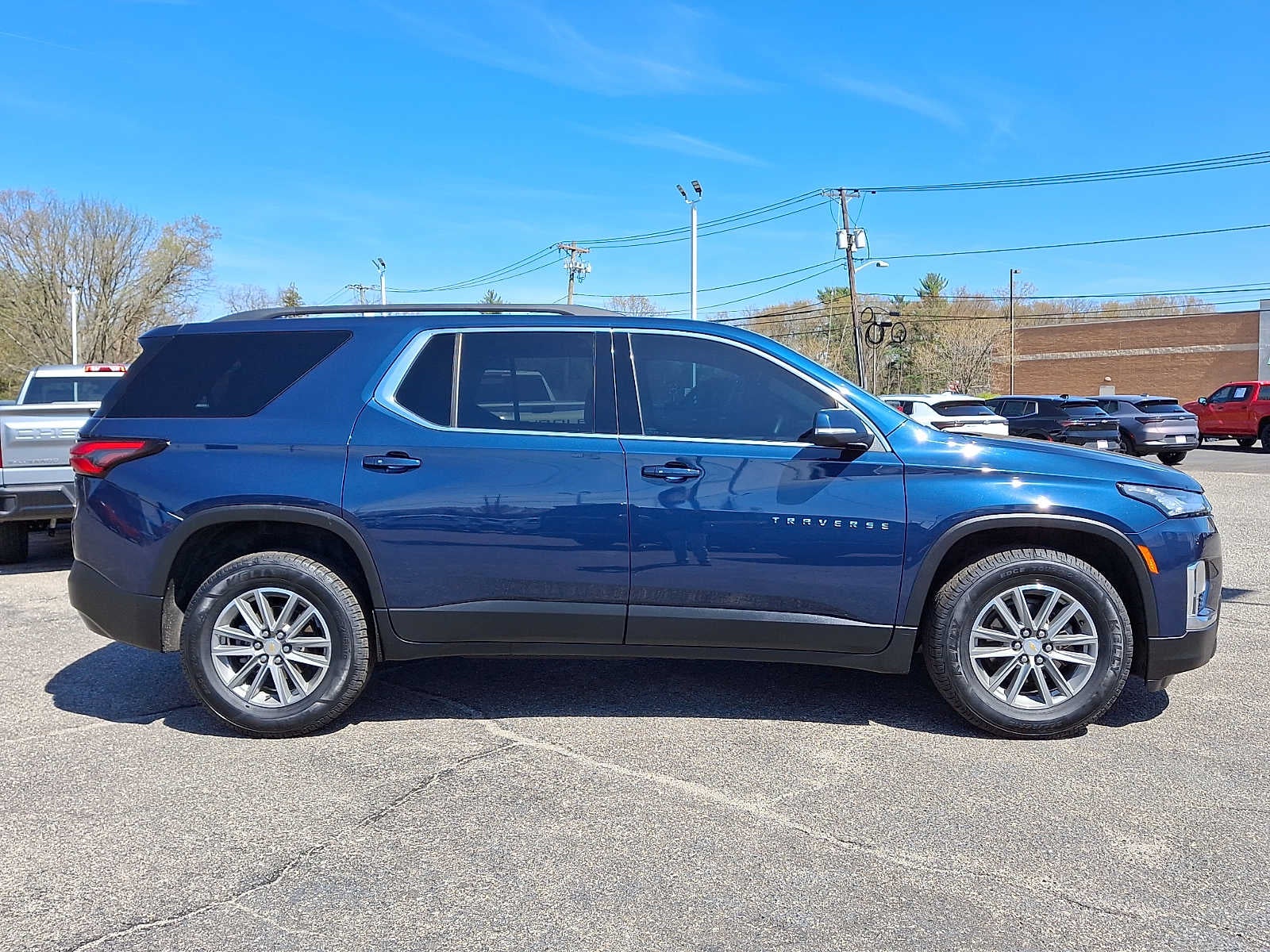 2023 Chevrolet Traverse LT Cloth