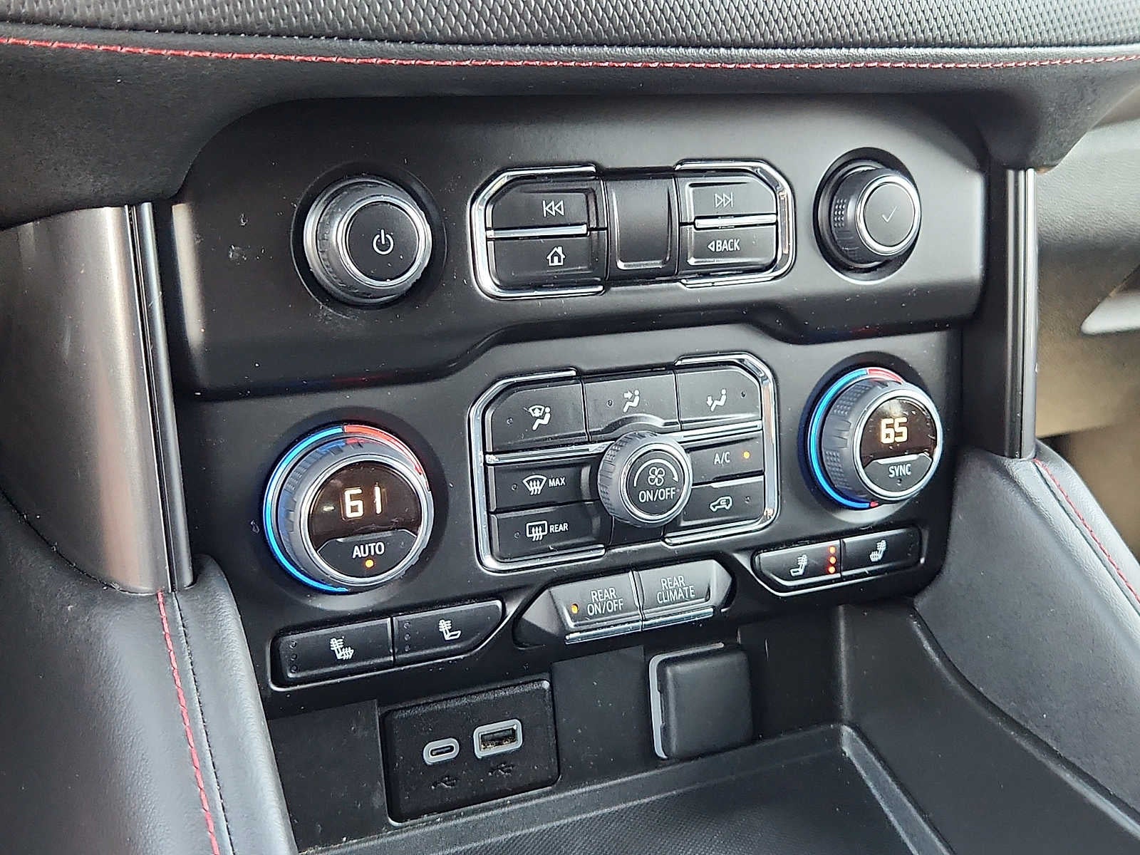 2024 Chevrolet Suburban RST