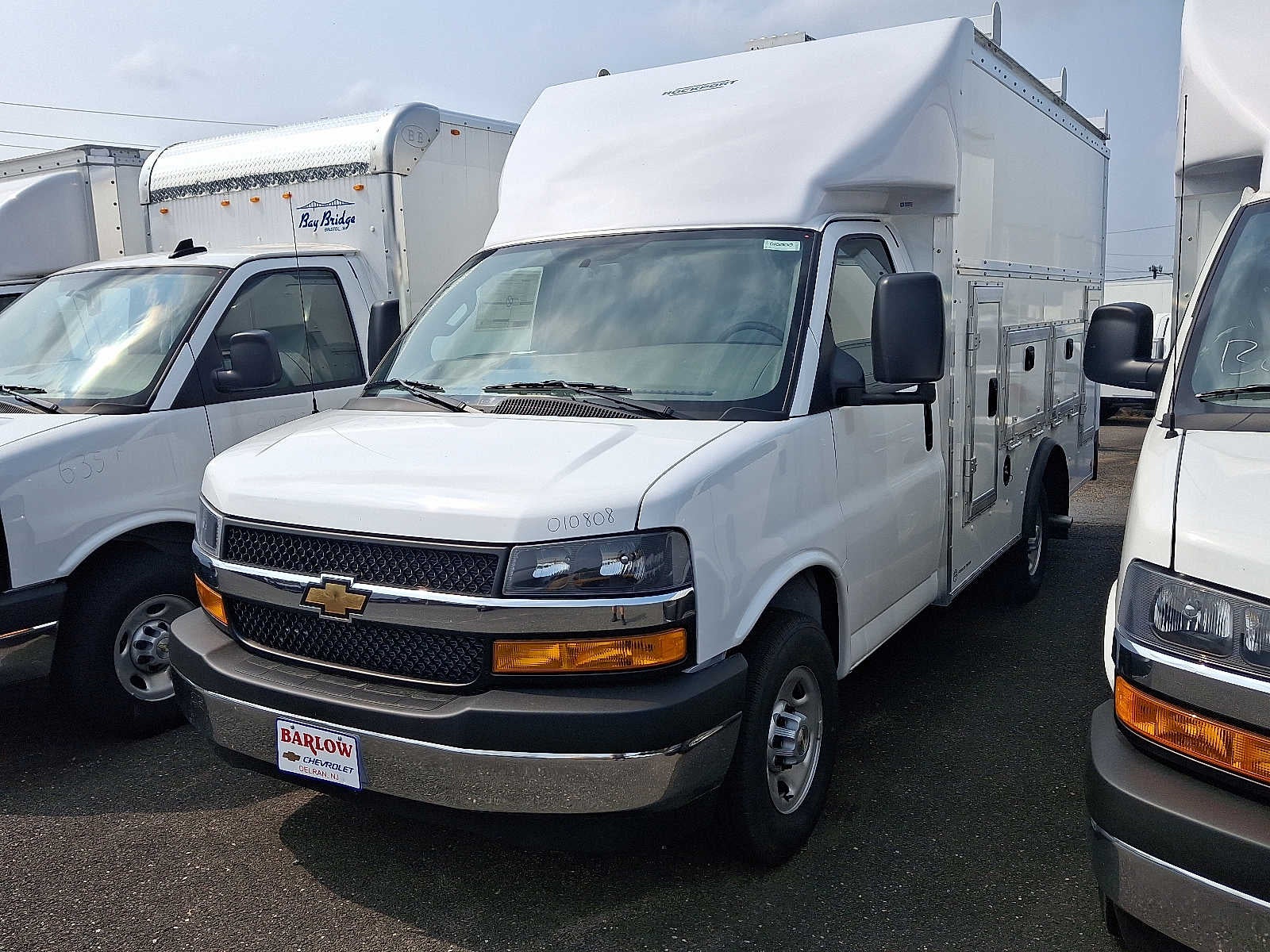2025 Chevrolet Express Cutaway 3500 1WT
