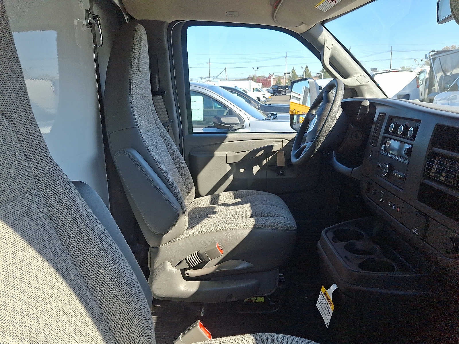 2025 Chevrolet Express Cutaway 3500 1WT