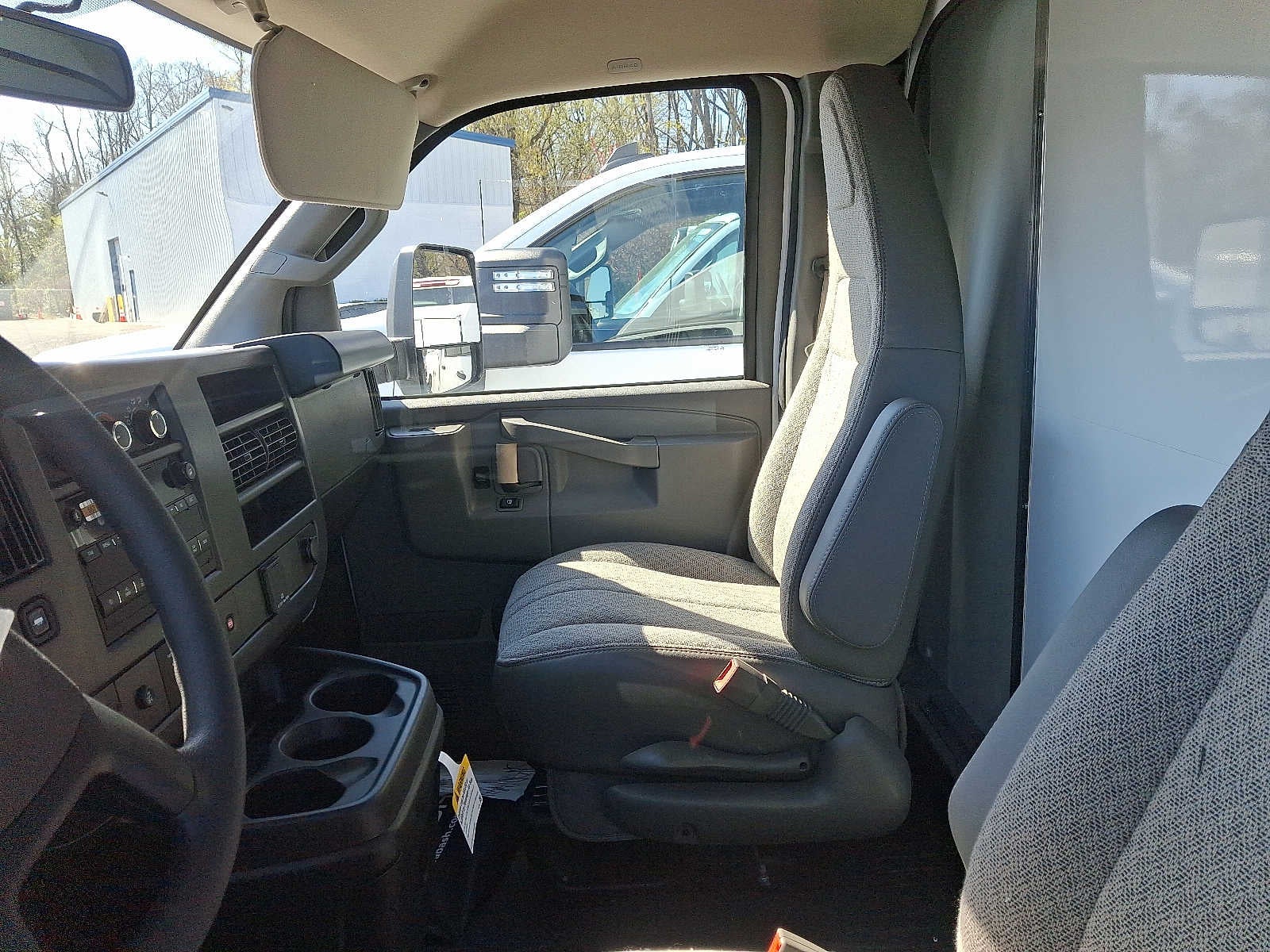 2025 Chevrolet Express Cutaway 3500 1WT