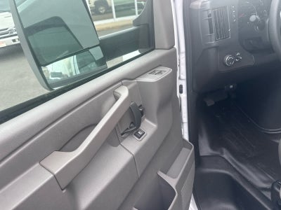 2025 Chevrolet Express Cutaway 3500 1WT