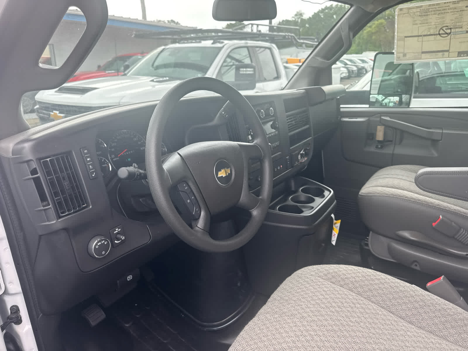 2025 Chevrolet Express Cutaway 3500 1WT