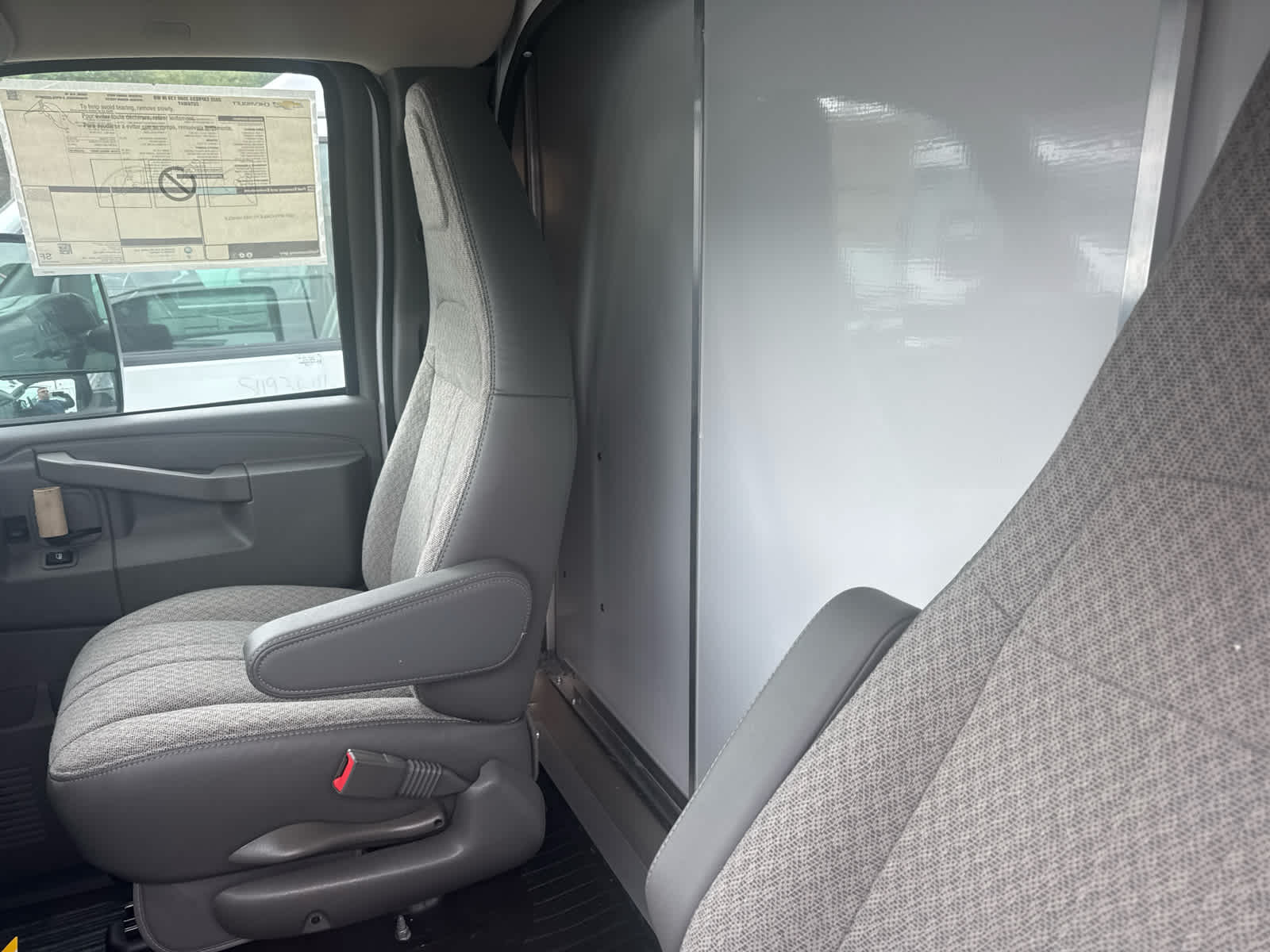 2025 Chevrolet Express Cutaway 3500 1WT