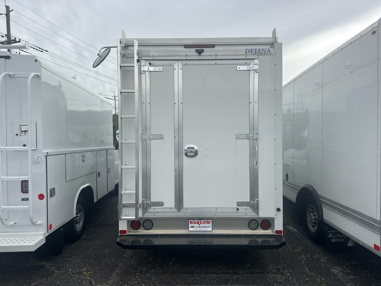 2025 Chevrolet Express Cutaway 3500 1WT