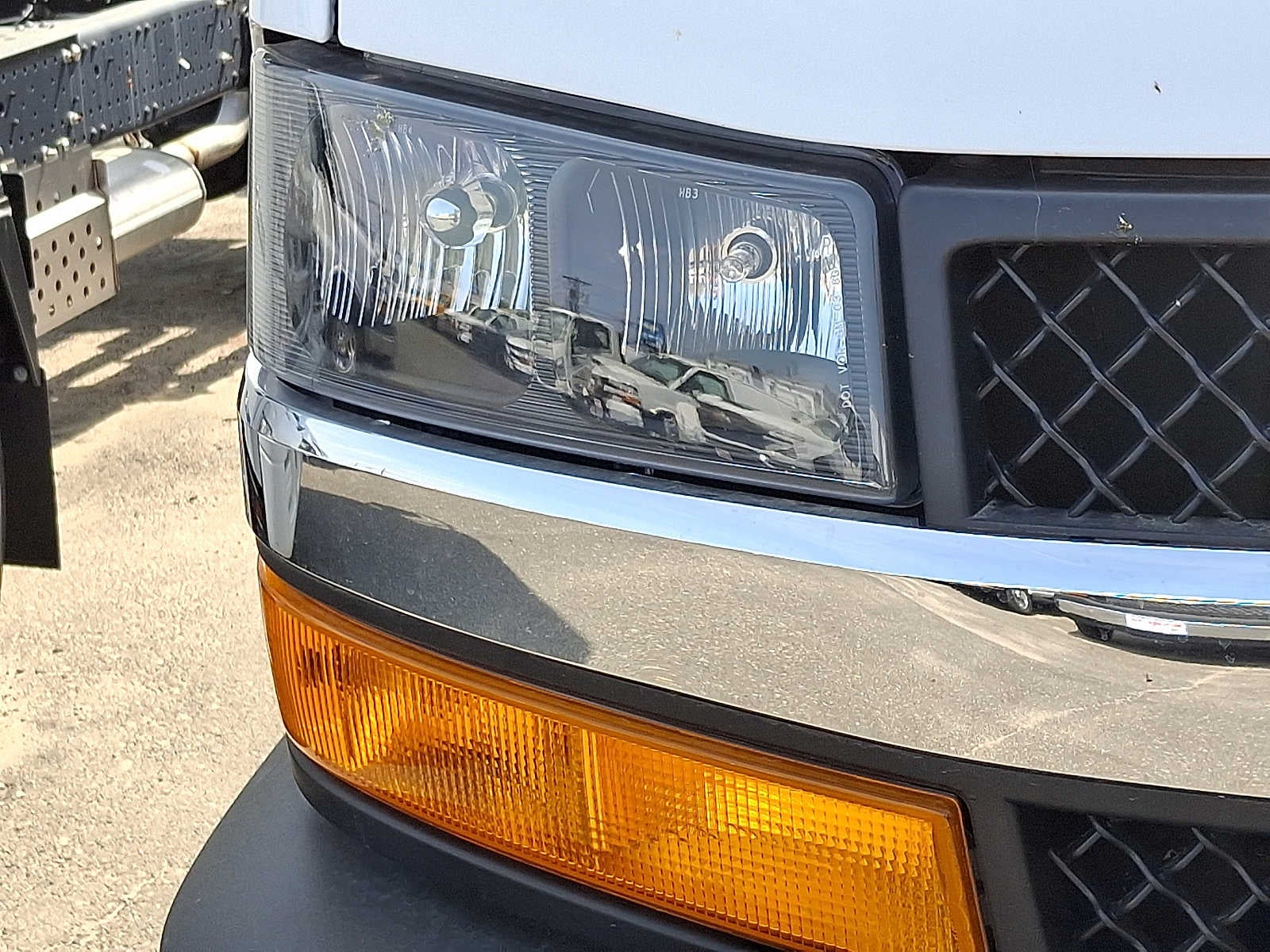 2025 Chevrolet Express Cutaway 3500 1WT