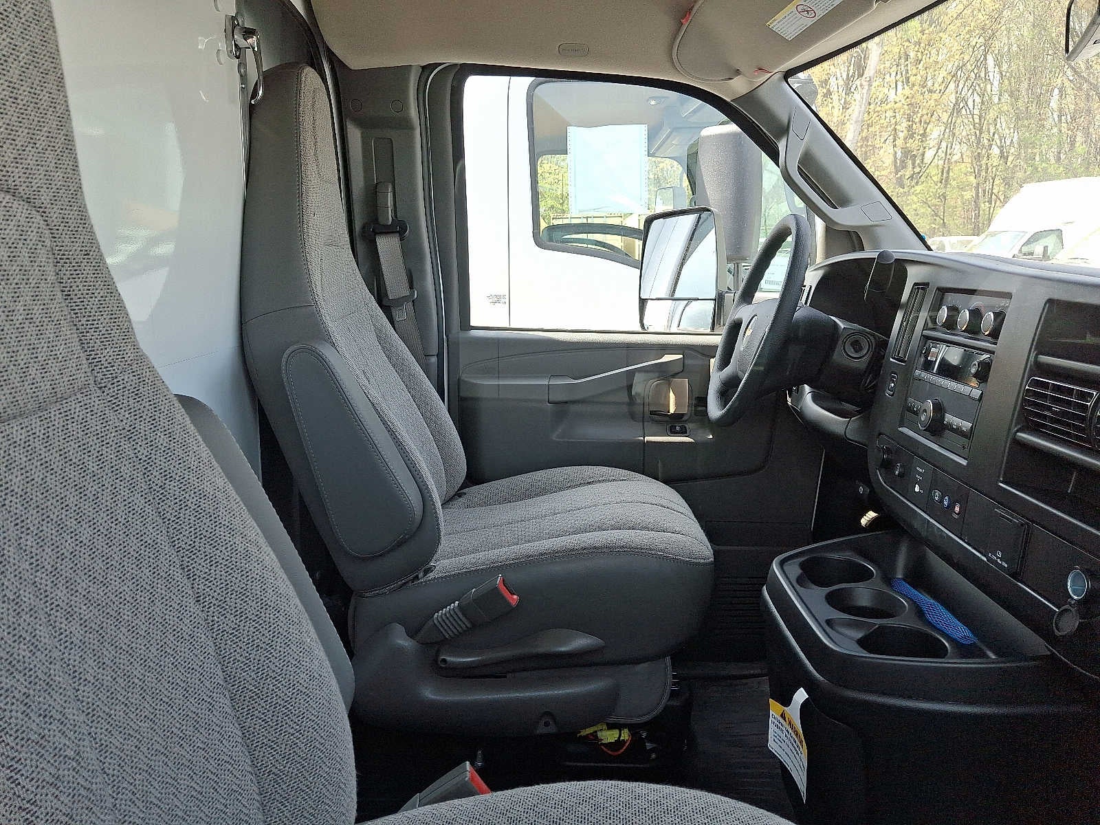 2025 Chevrolet Express Cutaway 3500 1WT