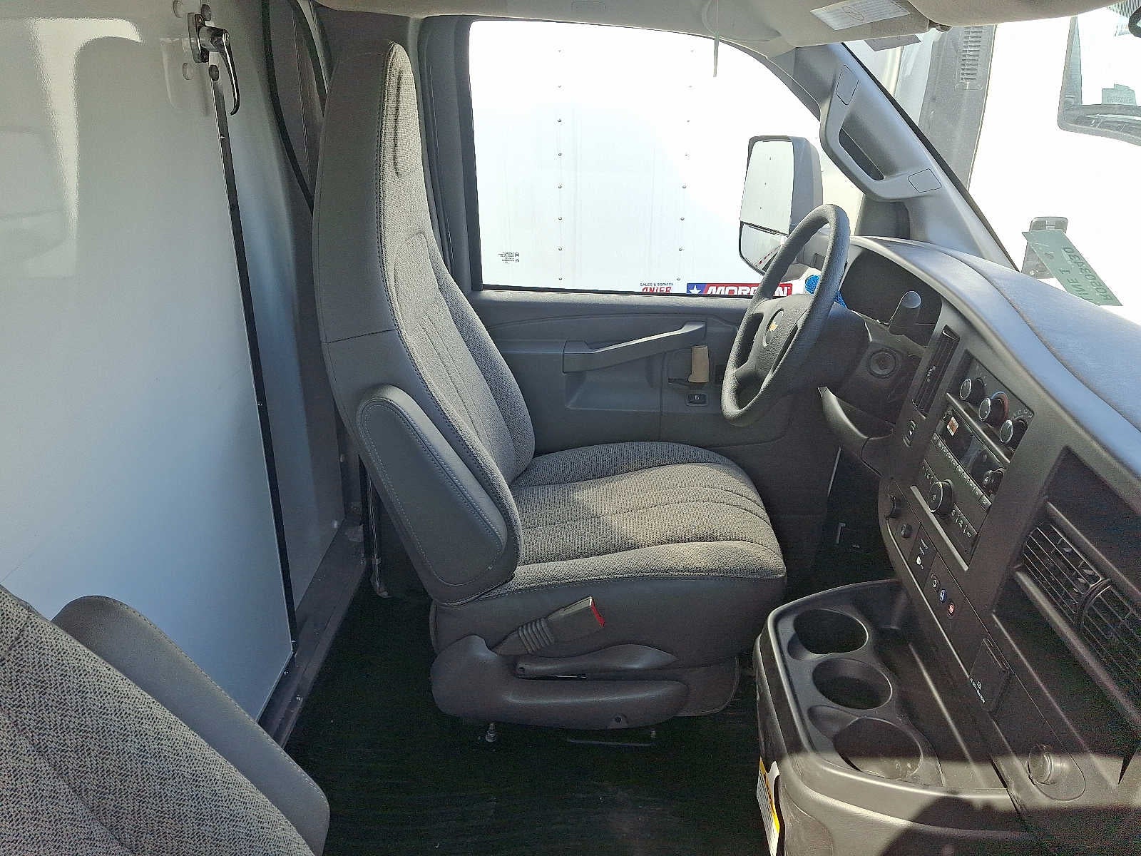 2025 Chevrolet Express Cutaway 3500 1WT