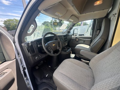 2025 Chevrolet Express Cutaway 3500 1WT