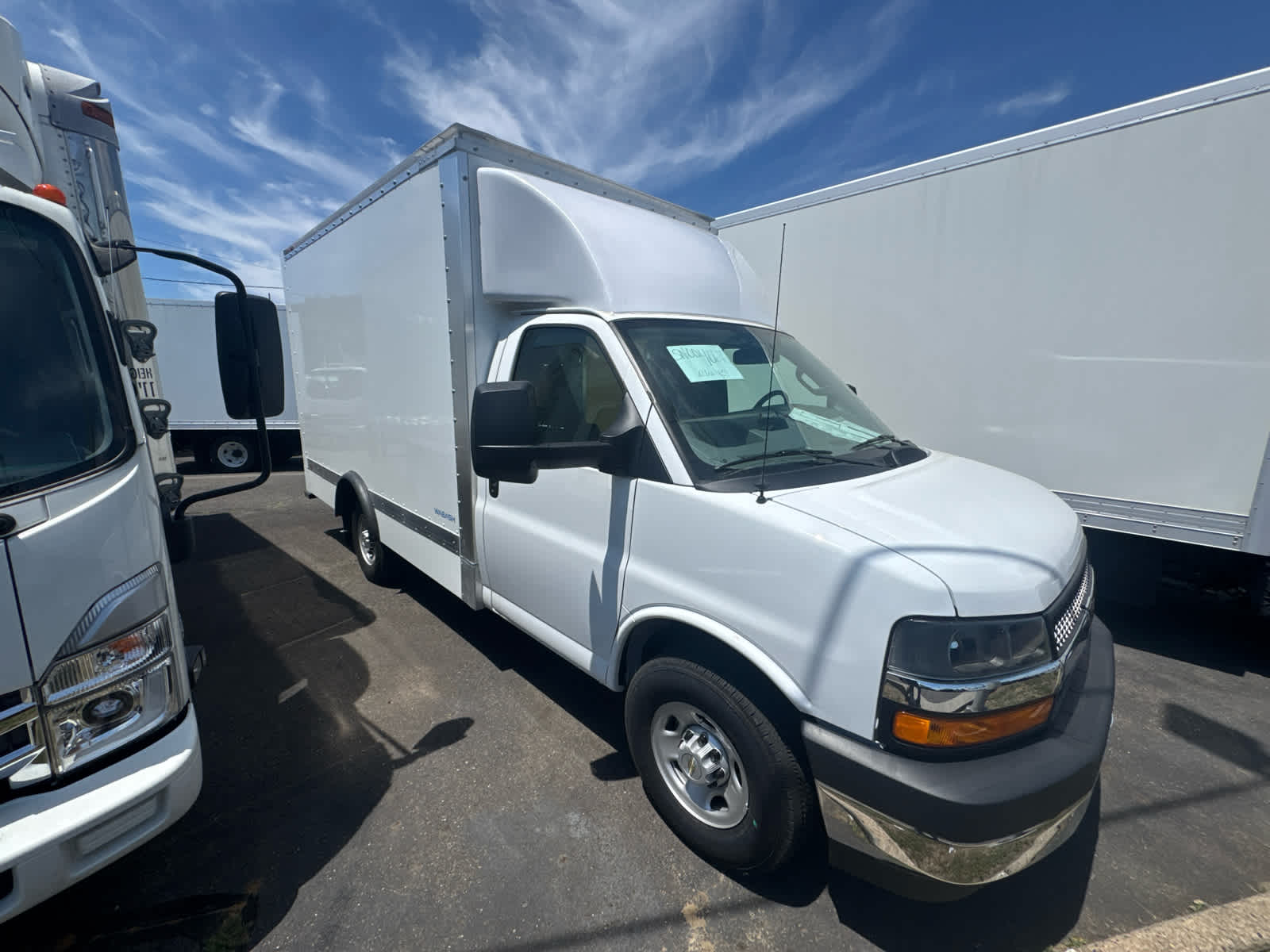 2025 Chevrolet Express Cutaway 3500 1WT