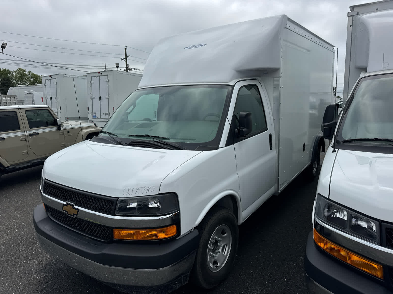 2026 Chevrolet Express Cutaway 3500 1WT