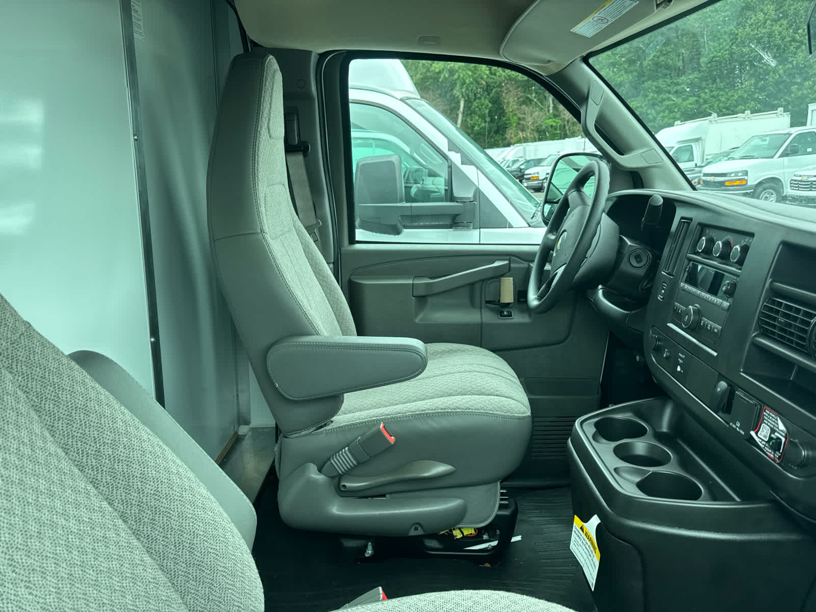 2026 Chevrolet Express Cutaway 3500 1WT