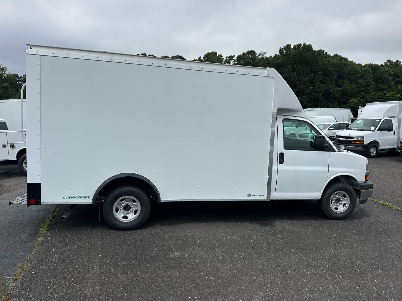 2026 Chevrolet Express Cutaway 3500 1WT