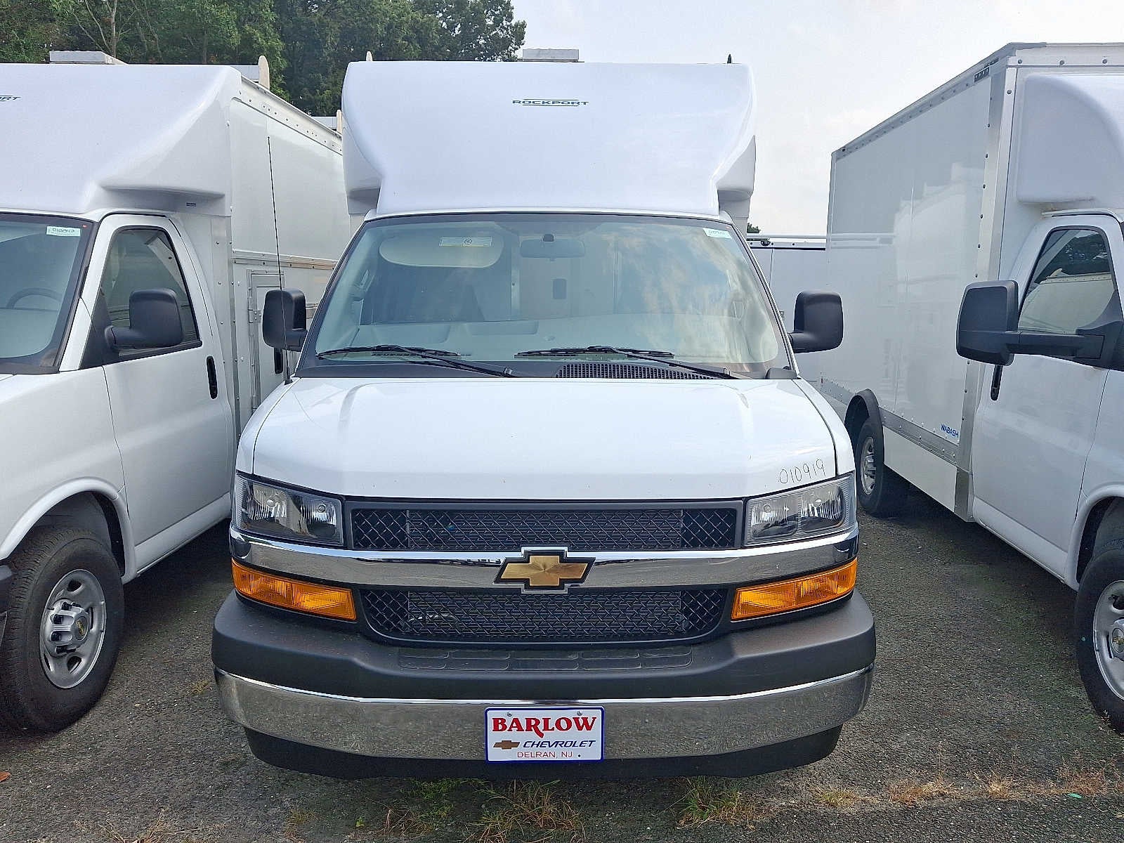 2025 Chevrolet Express Cutaway 3500 1WT