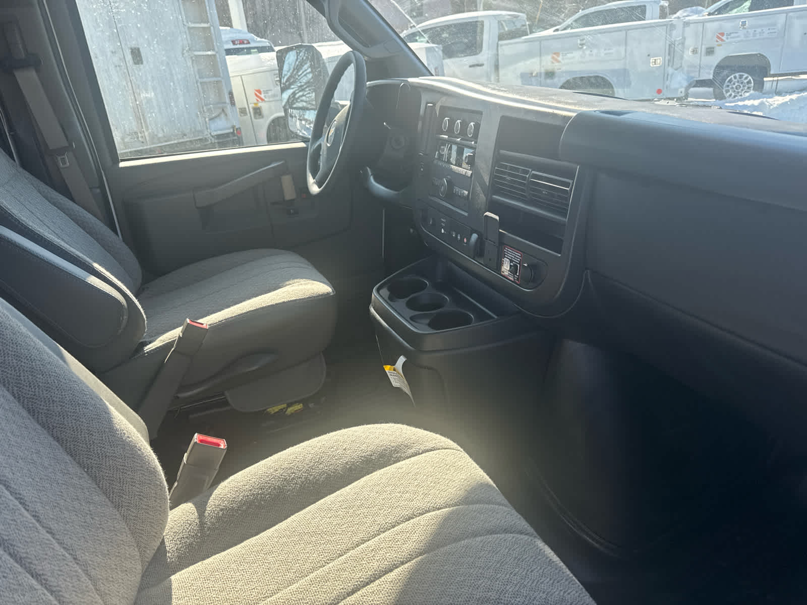 2025 Chevrolet Express Cutaway 3500 1WT