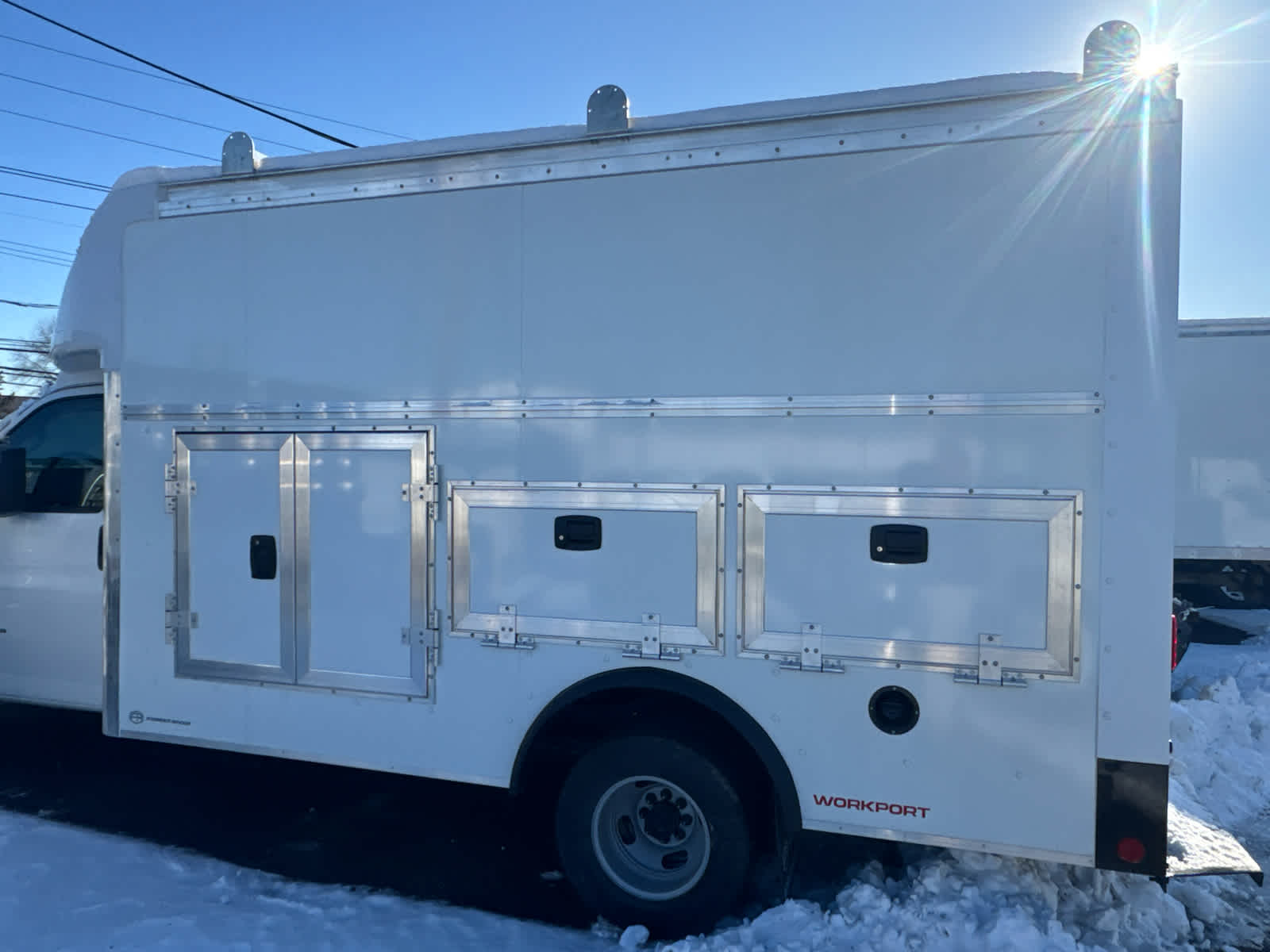 2025 Chevrolet Express Cutaway 3500 1WT