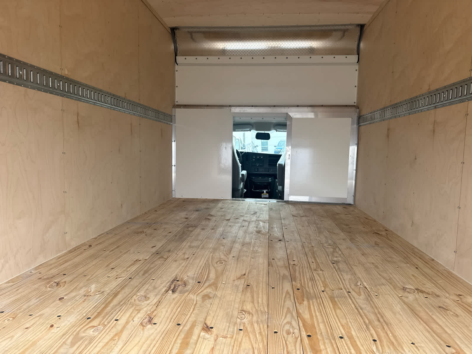 2025 Chevrolet Express Cutaway 3500 1WT