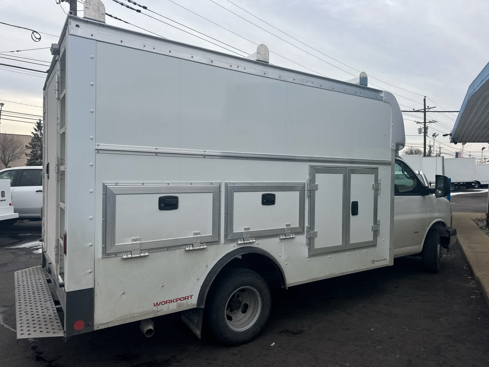 2025 Chevrolet Express Cutaway 3500 1WT