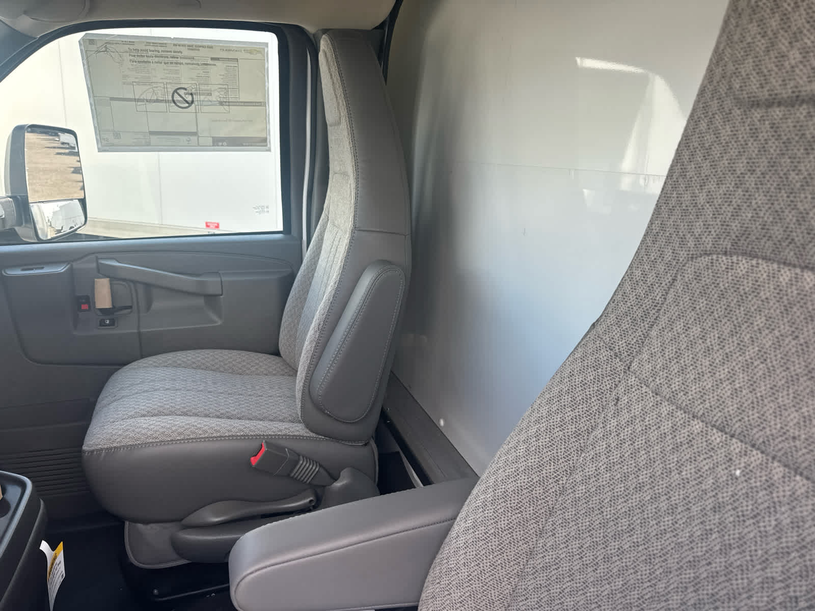 2025 Chevrolet Express Cutaway 3500 1WT