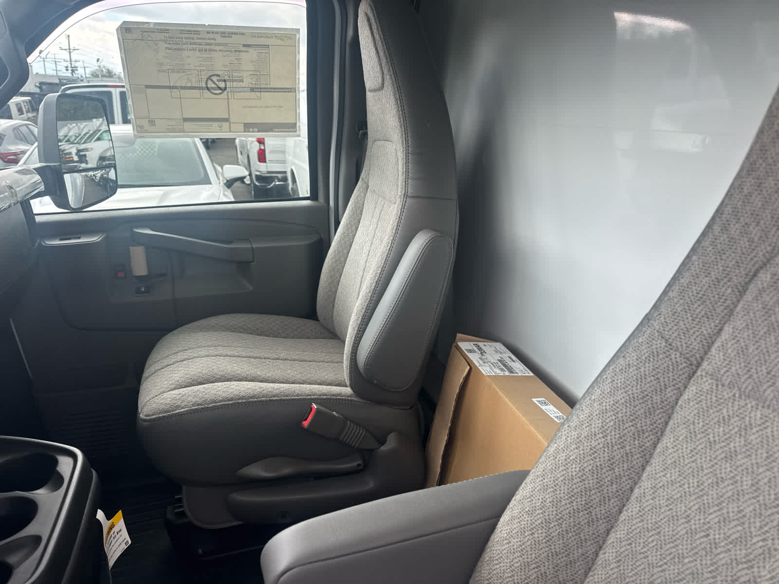 2025 Chevrolet Express Cutaway 3500 1WT