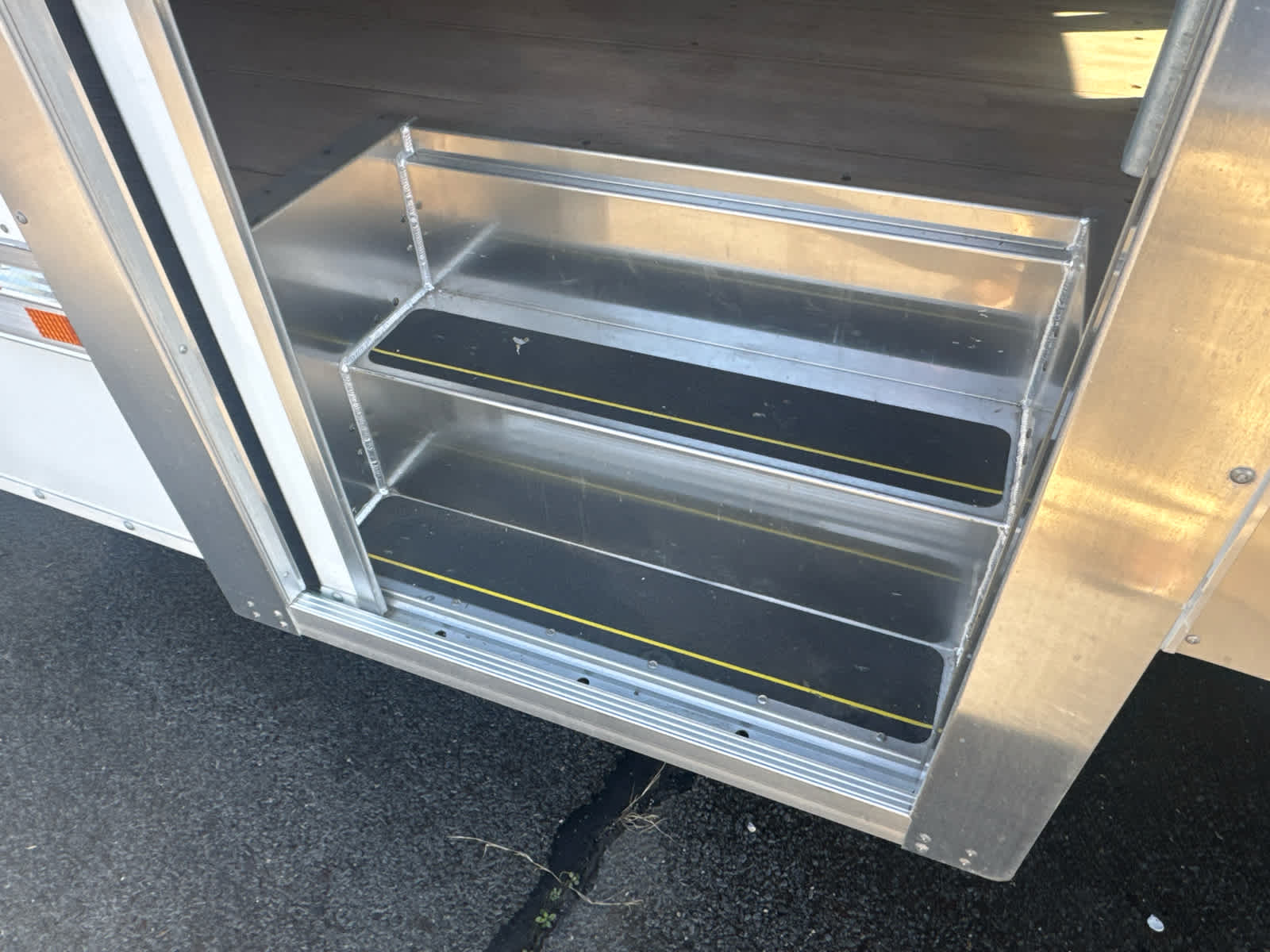 2024 Chevrolet Express Cutaway 3500 1WT