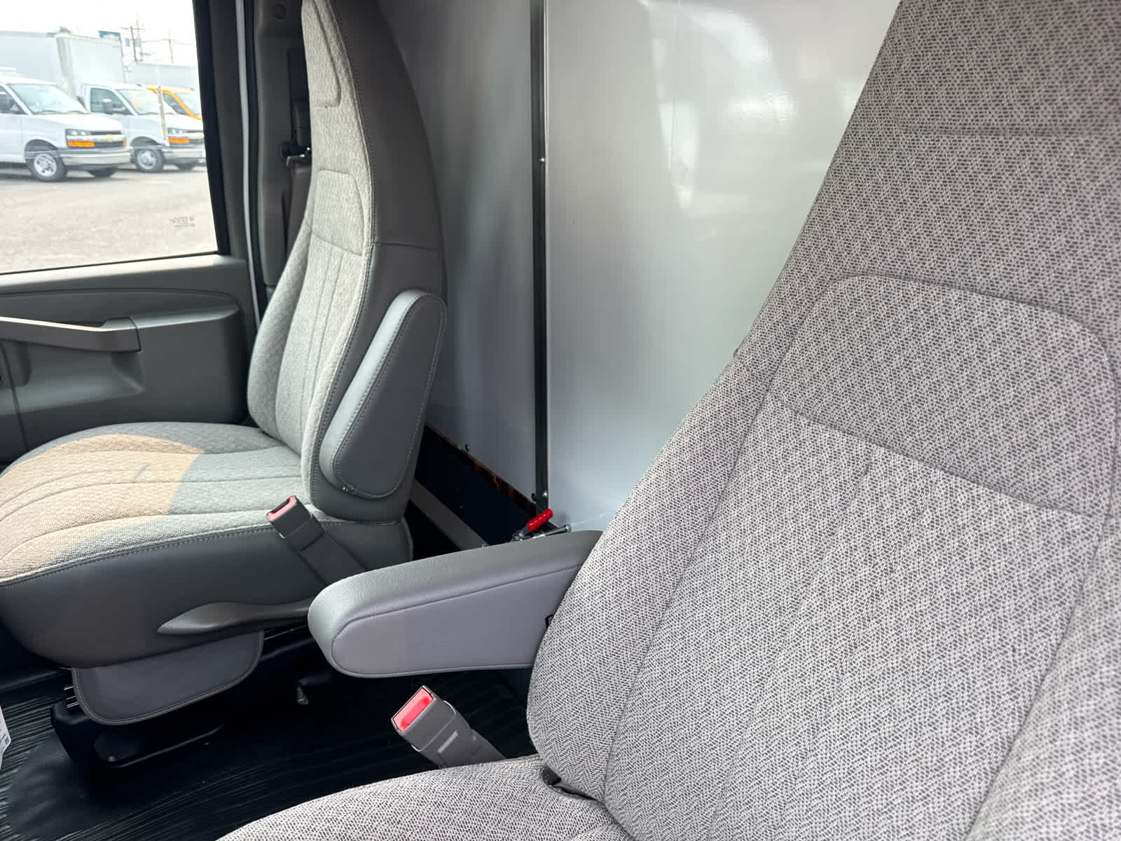 2026 Chevrolet Express Cutaway 3500 1WT