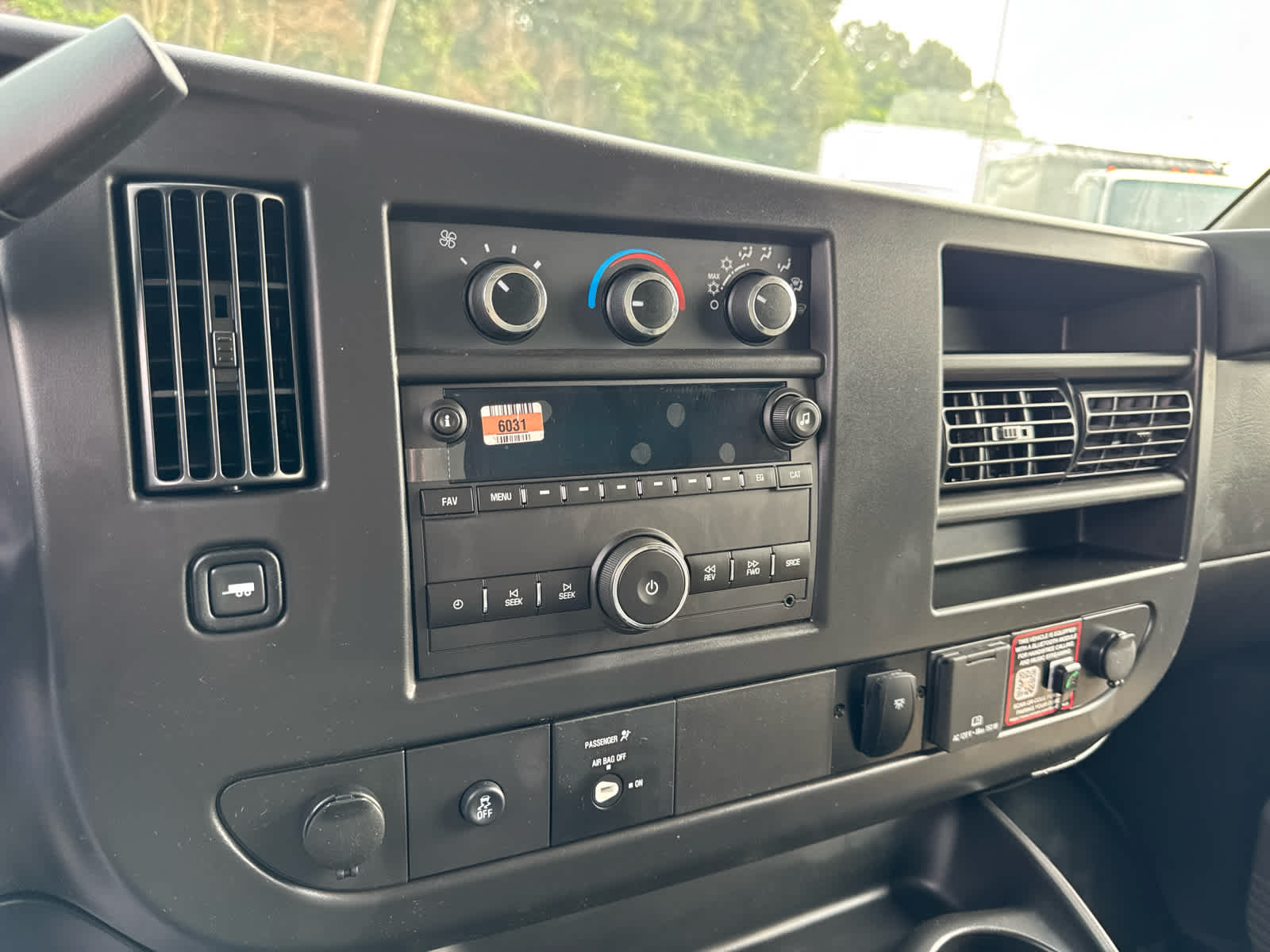 2026 Chevrolet Express Cutaway 3500 1WT