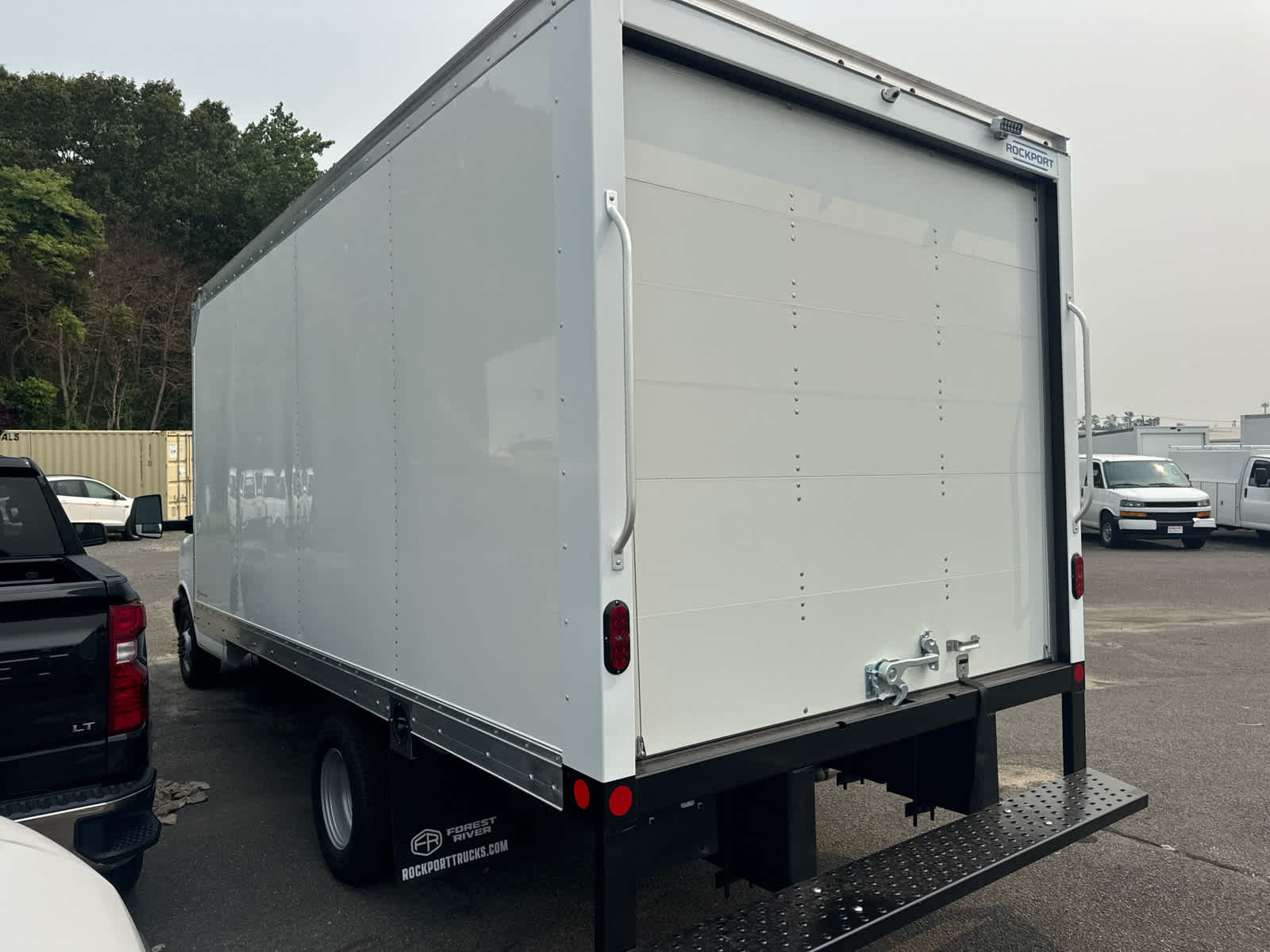 2026 Chevrolet Express Cutaway 3500 1WT