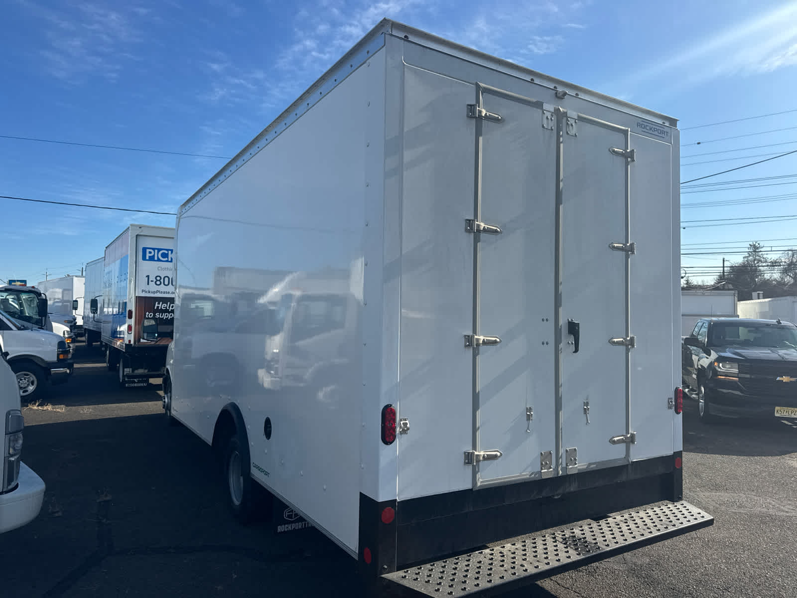 2025 Chevrolet Express Cutaway 3500 1WT